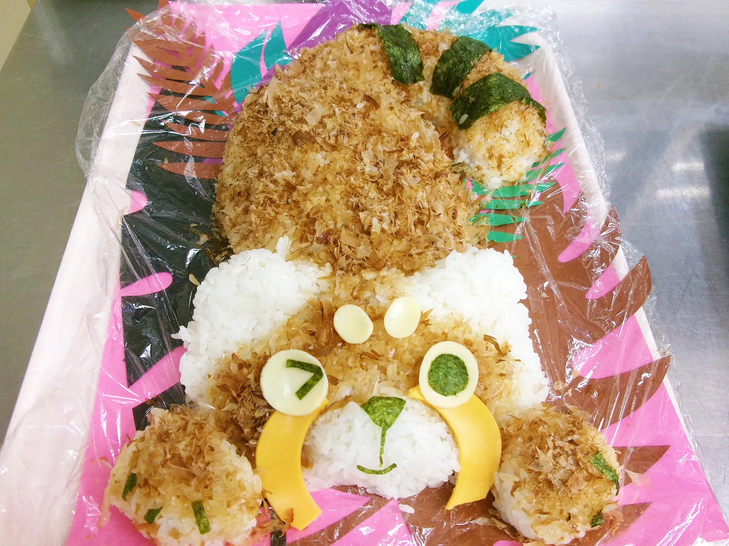 作品展　レッサーパンダごはん