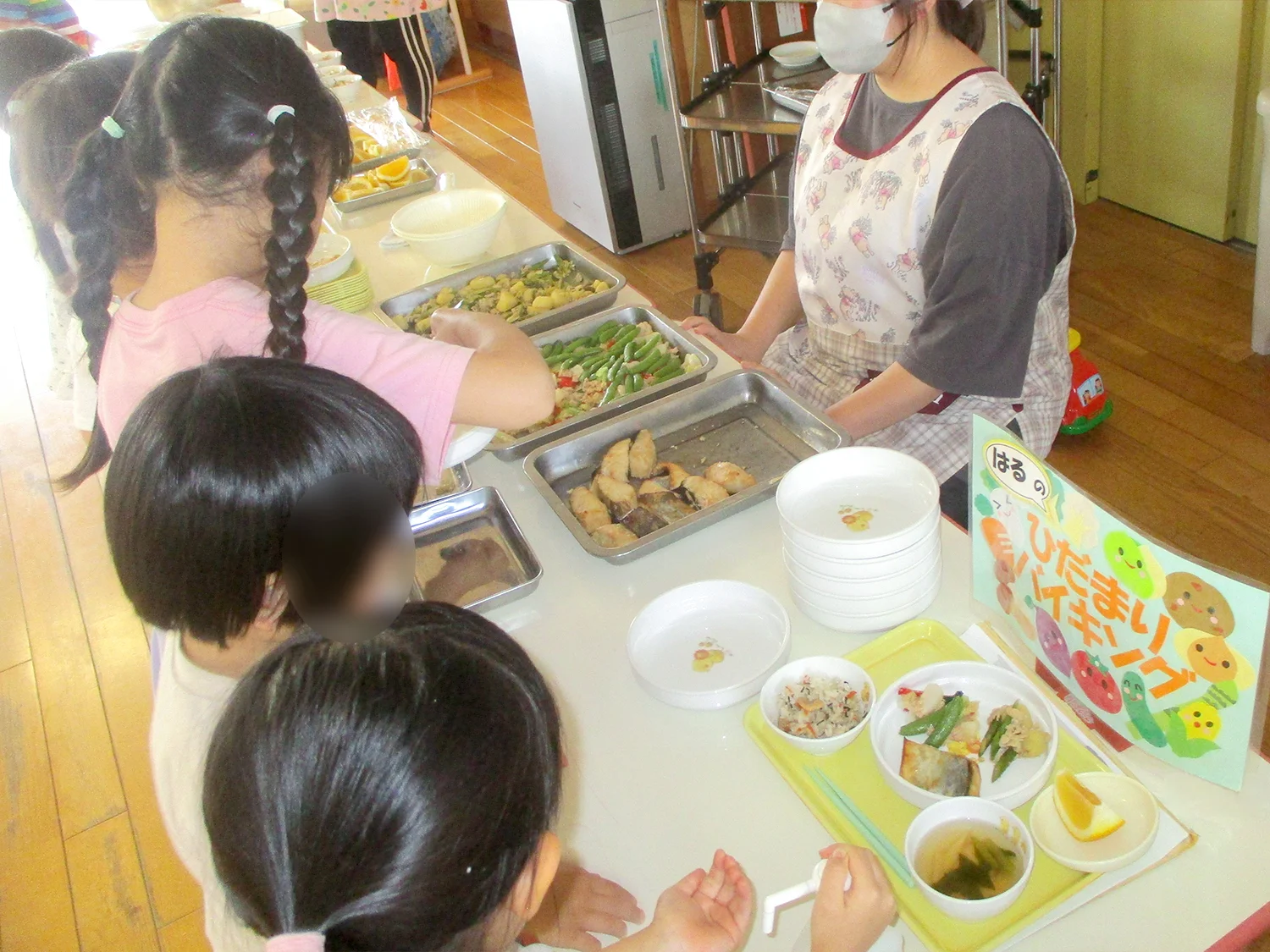 春のひだまりバイキング（配膳①）